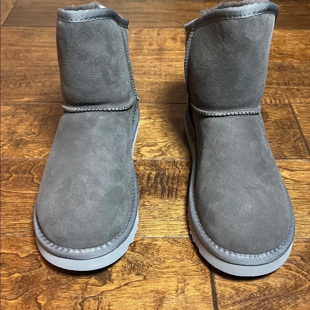 Australian Luxe Collective Gray Extra Short Boots, size 9